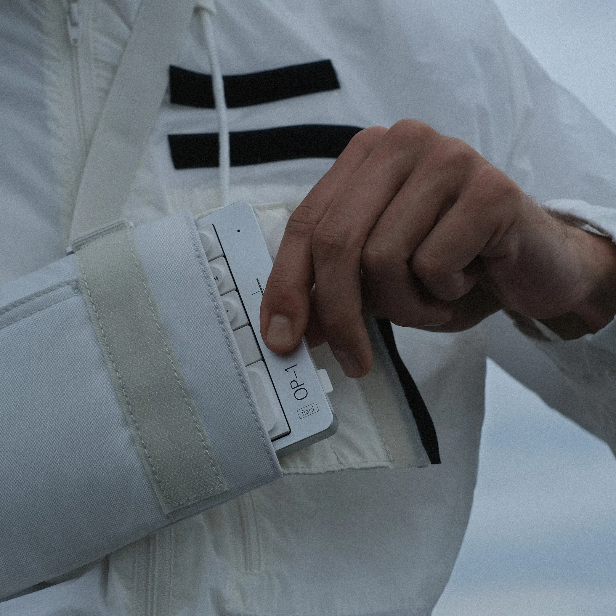 Sac De Transport OP-1 Field Bag - Grand, Blanc, En Nylon Résistant Et Imperméable